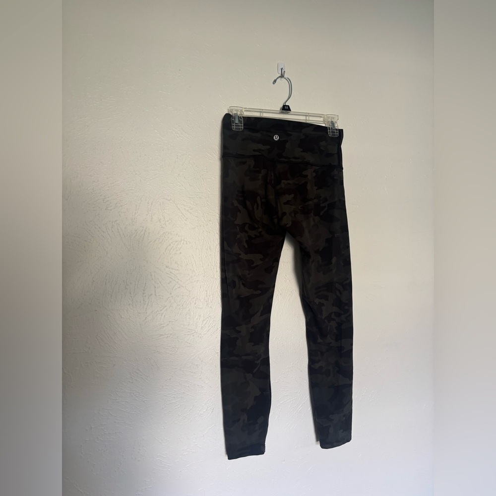 Lululemon camouflage leggings size 6